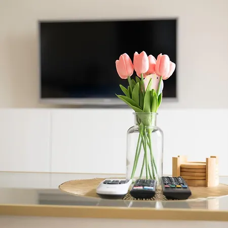 Golden Harbour - 2 Bedrooms, 2 Bathrooms *