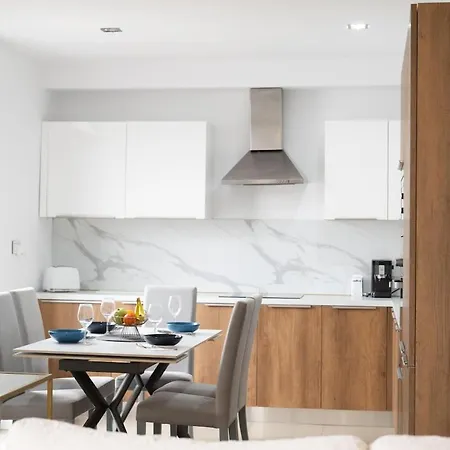 Golden Harbour - 2 Bedrooms, 2 Bathrooms *