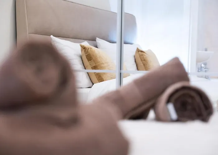 Golden Harbour - 2 Bedrooms, 2 Bathrooms *