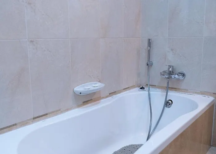 Golden Harbour - 2 Bedrooms, 2 Bathrooms *