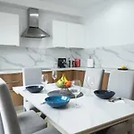 Golden Harbour - 2 Bedrooms, 2 Bathrooms *