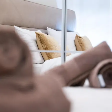 Golden Harbour - 2 Bedrooms, 2 Bathrooms *