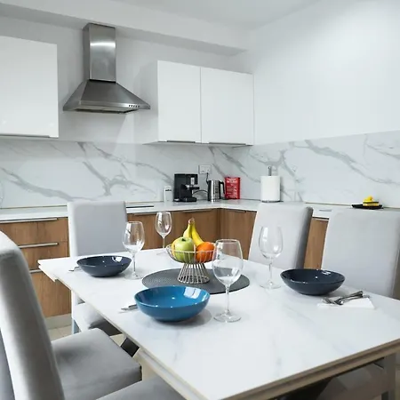 Golden Harbour - 2 Bedrooms, 2 Bathrooms *