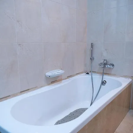 Golden Harbour - 2 Bedrooms, 2 Bathrooms *