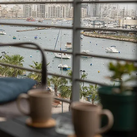 Golden Harbour - 2 Bedrooms, 2 Bathrooms *