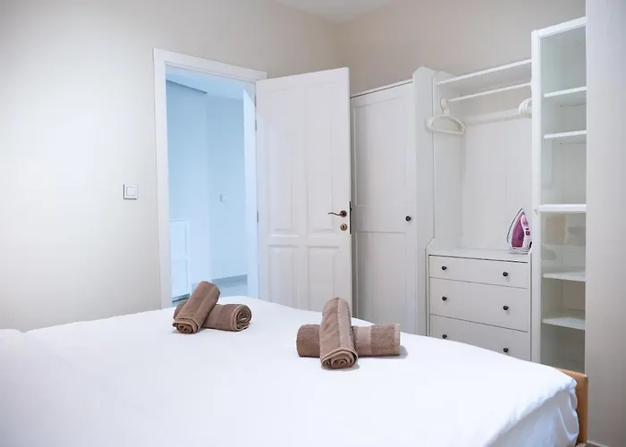 Golden Harbour - 2 Bedrooms, 2 Bathrooms Apartman