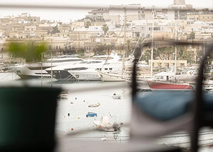 Golden Harbour - 2 Bedrooms, 2 Bathrooms Apartman